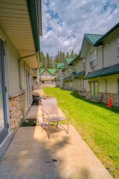 5 Mins To Banff - Cozy Townhome 2Br&2Bath - Banff Pass Included كانمور المظهر الخارجي الصورة